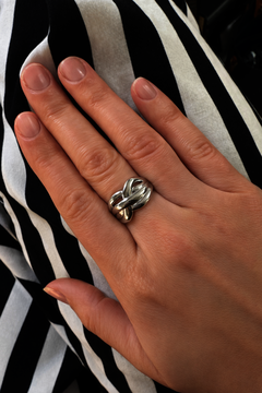 Celostříbrný prsten tvarovaný